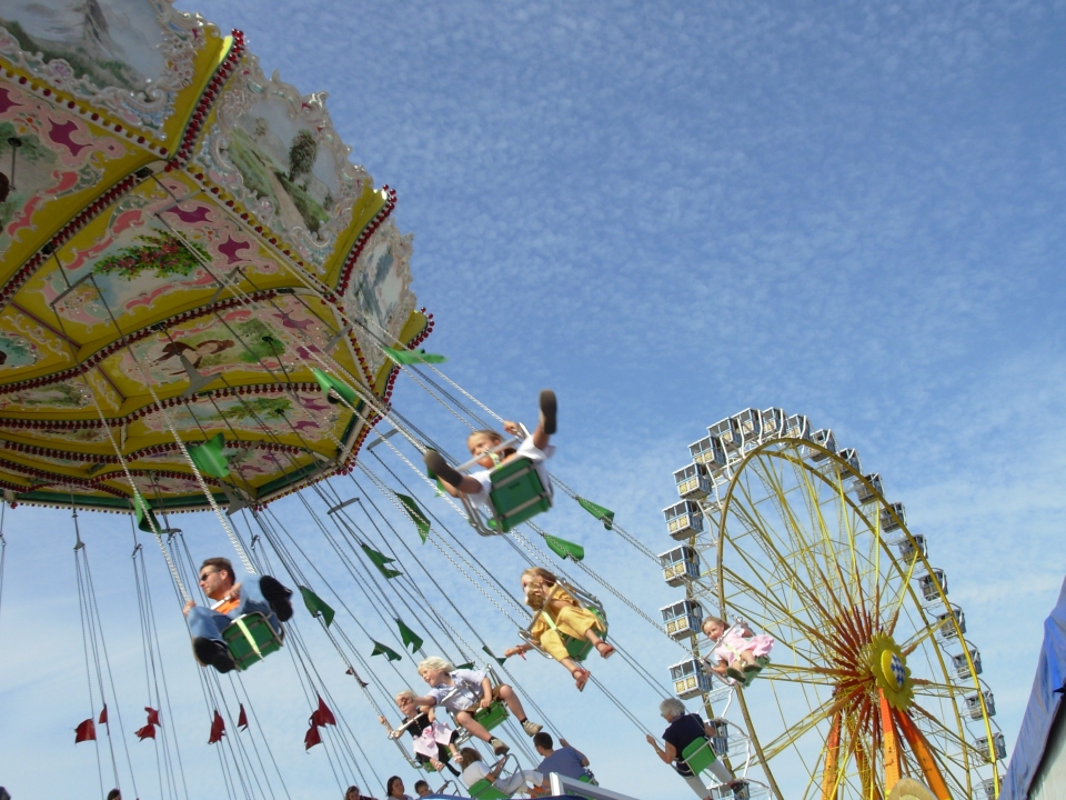 Kolotoč - lunapark - zábava - radost